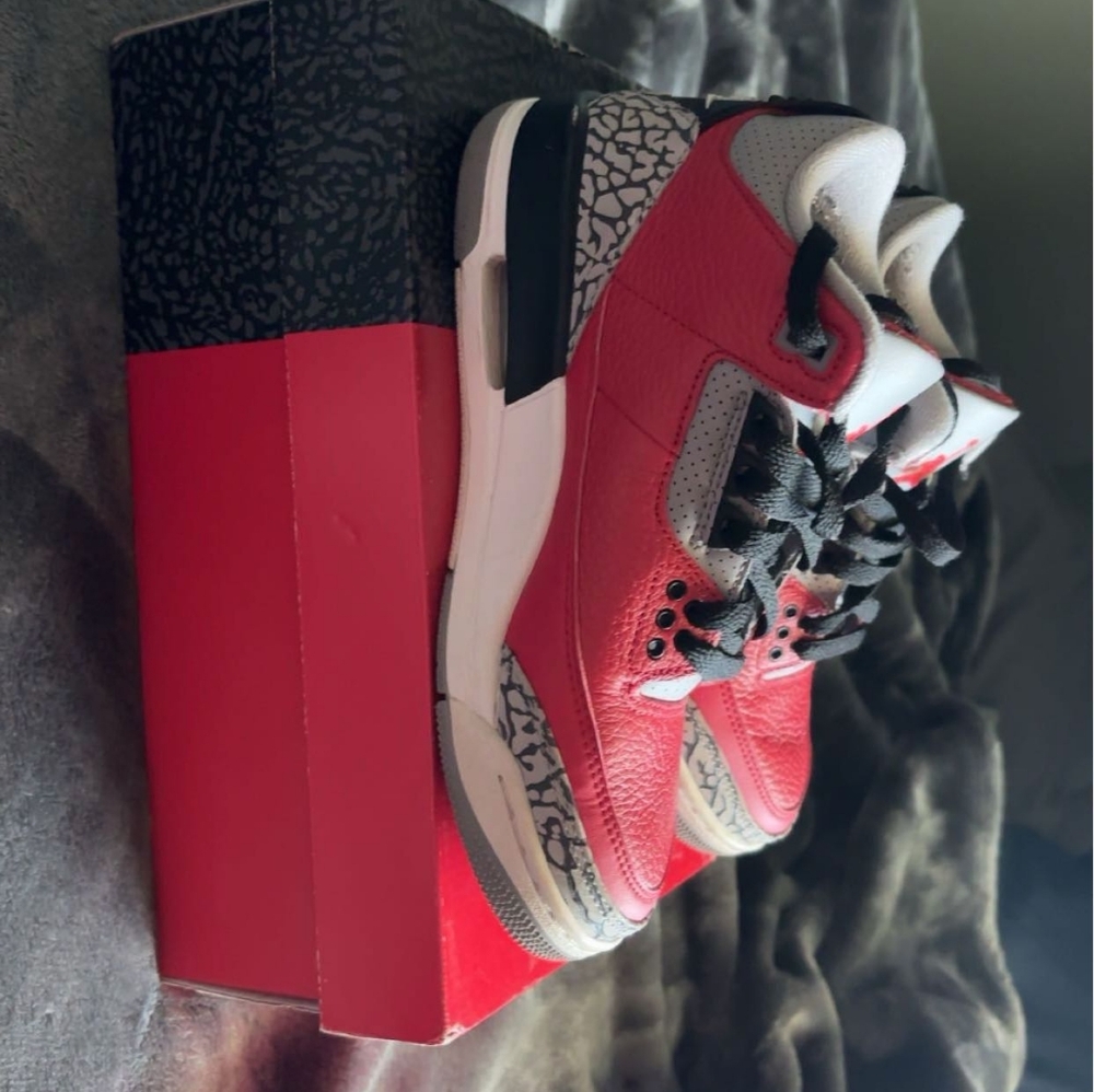 Jordan 3 Retro SE Mid Unite